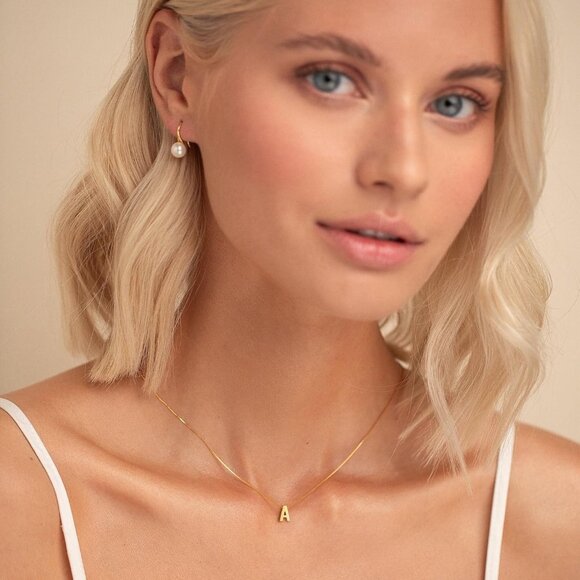 Stylish Gold Initial Pendant Necklace - Personalize Your Unique Memories - Picture 2 of 6